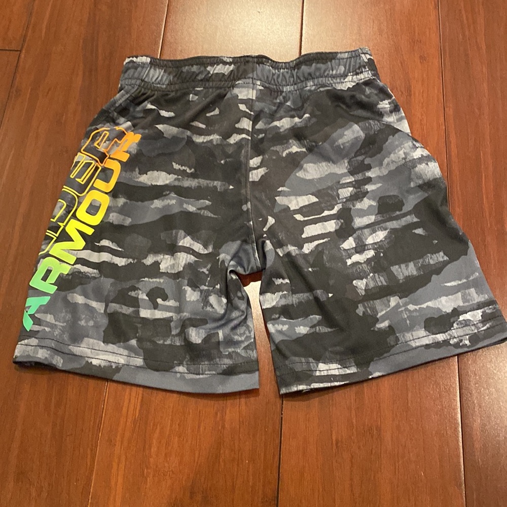 Under Armour shorts - Picture 2 of 5